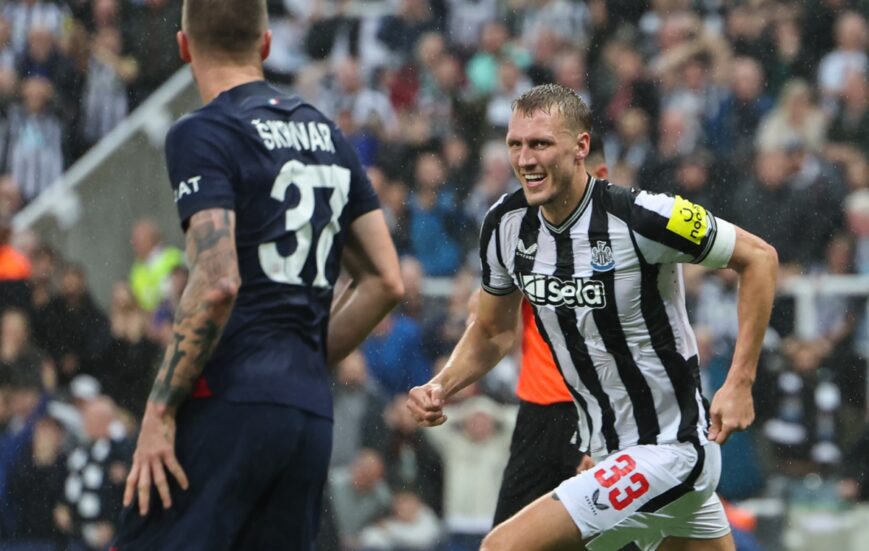 Foto: Newcastle-fans worden gek na krankzinnige VAR-goal