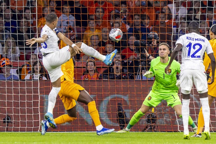 Foto: Rijsbergen wijst twee schuldigen aan eerste tegengoal Oranje aan