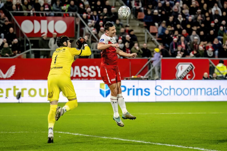 Foto: Utrecht had penalty verdiend: “Vol op mijn hoofd”