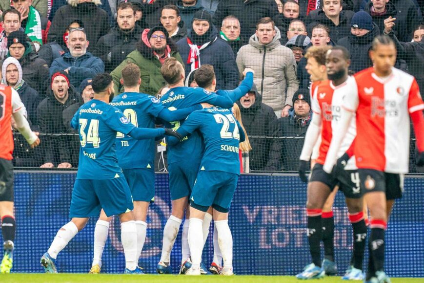 Foto: Walgelijke spreekkoren Feyenoord-fans tegen PSV