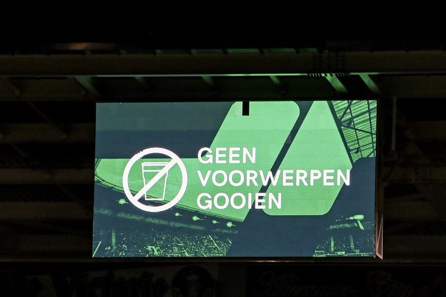 Foto: Voetbalfans walgen van KNVB-beleid: ‘Schaam jullie diep’