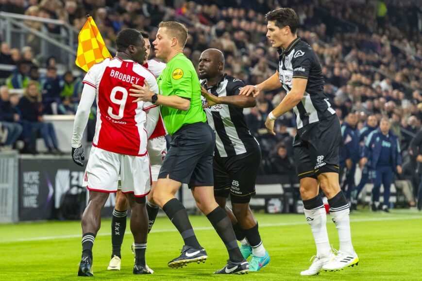 Foto: Heracles-verdediger weken uitgeschakeld na Brobbey-fittie