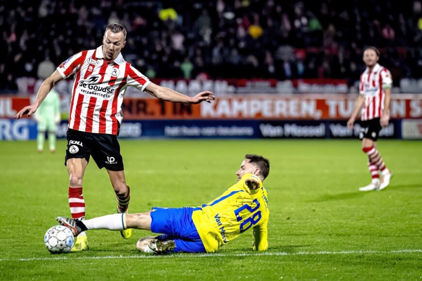 Foto: RKC-Sparta: eigen goal, rode kaart, penalty én remise