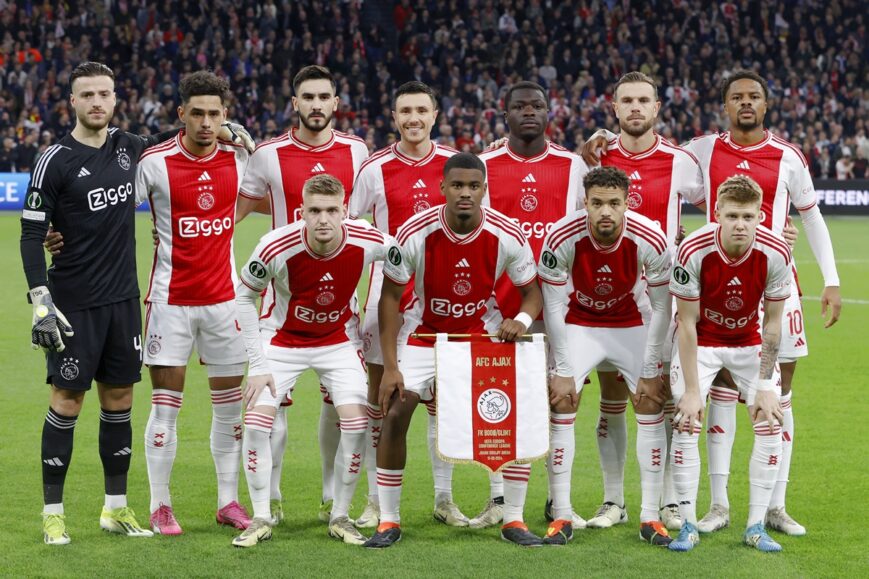 Foto: ‘Ajax-mokerslag: speler uit opstelling’