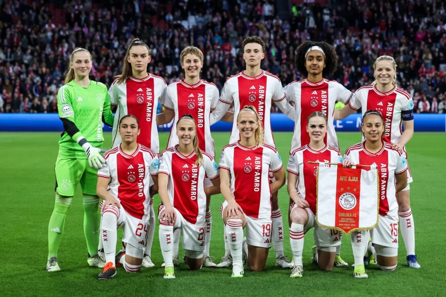 Foto: Ajax Vrouwen schrijven geschiedenis in kwartfinale tegen Chelsea