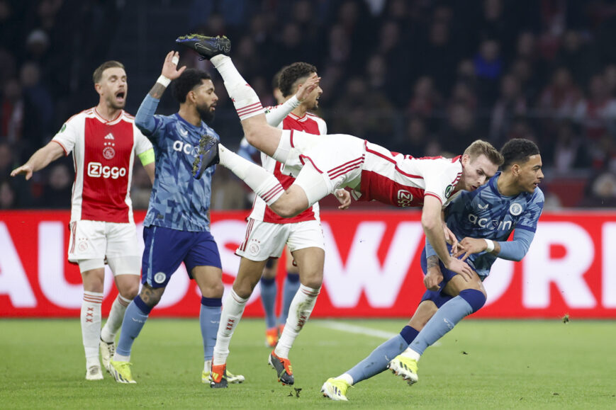 Foto: Ajax tegen Engelse clubs: bloed, zweet en tranen