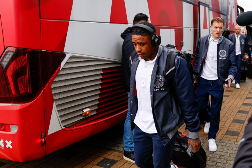 Foto: ‘Schrikbarende’ foto Bergwijn op Ajax-bank