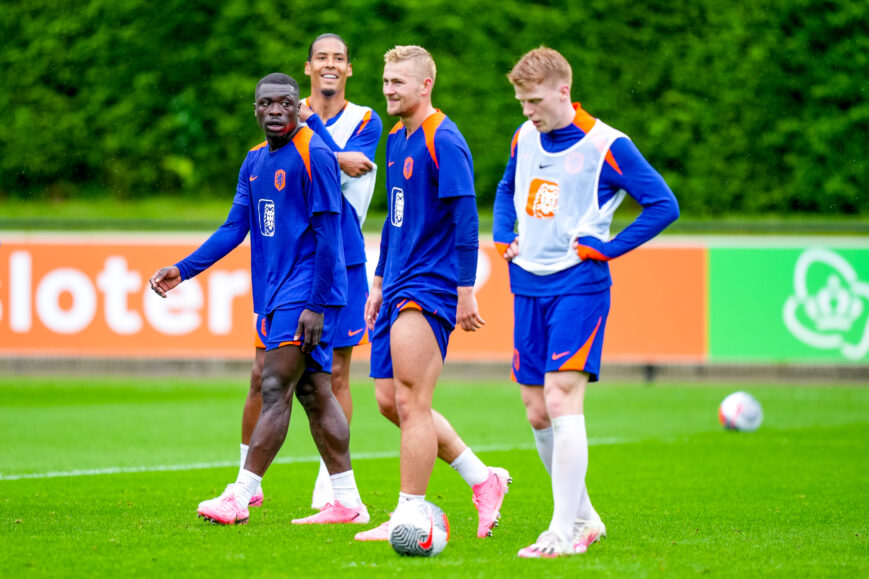 Foto: Koeman looft Ajax-duo: “Dat is niet altijd makkelijk”