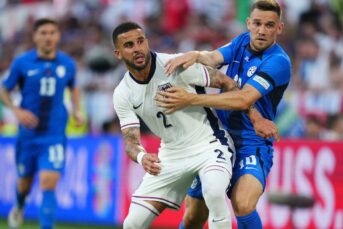 Inspiratieloos Engeland groepswinnaar na salonremise tegen Slovenië