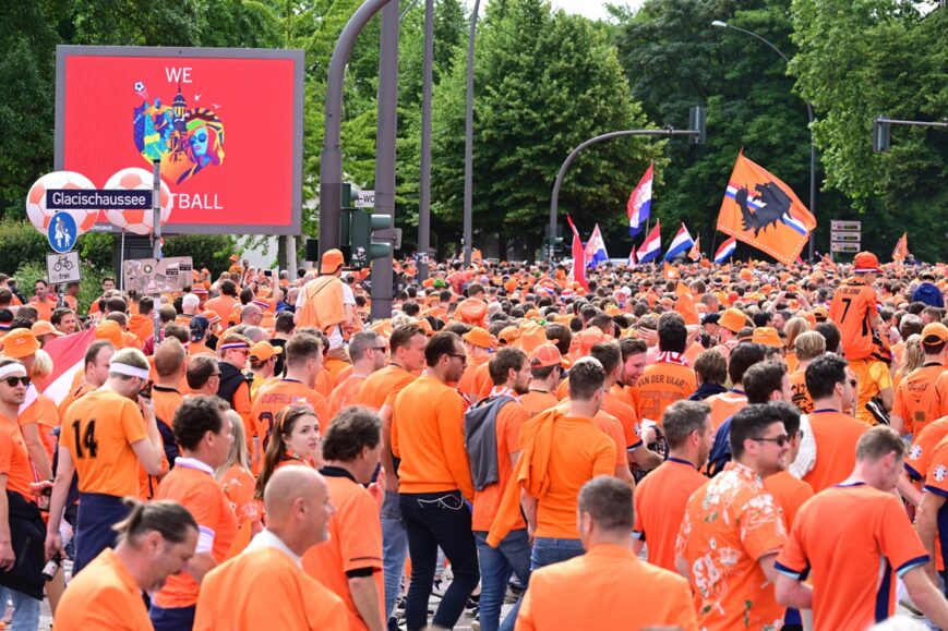 Foto: Plassen in de rust bij Oranje: enorme piek verwacht tegen Frankrijk