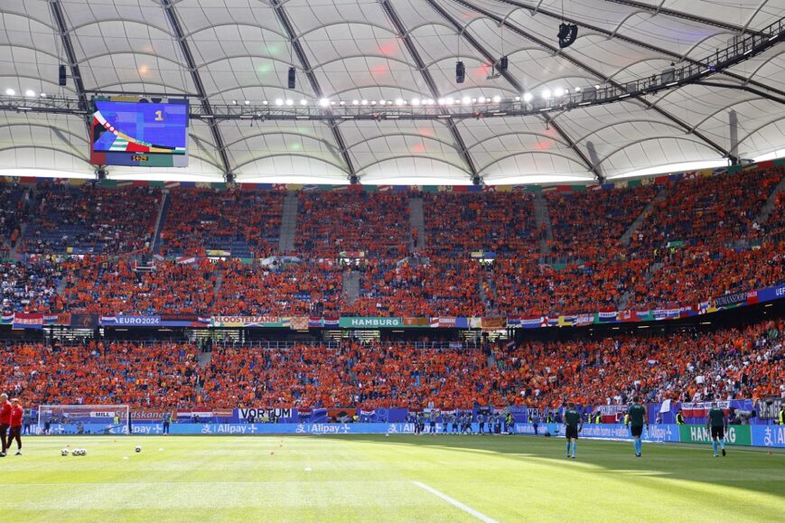 Foto: Oranje al vóór aftrap onder vuur: “1-0 achter”