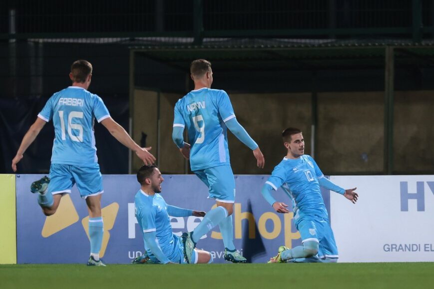 Foto: San Marino tegen Liechtenstein: een titanenstrijd onder de dwergstaten