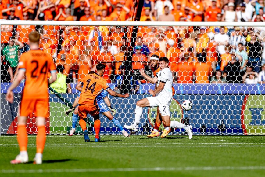 Foto: Binnen- én buitenland: ‘Eén man verpest Oranje-Oostenrijk’