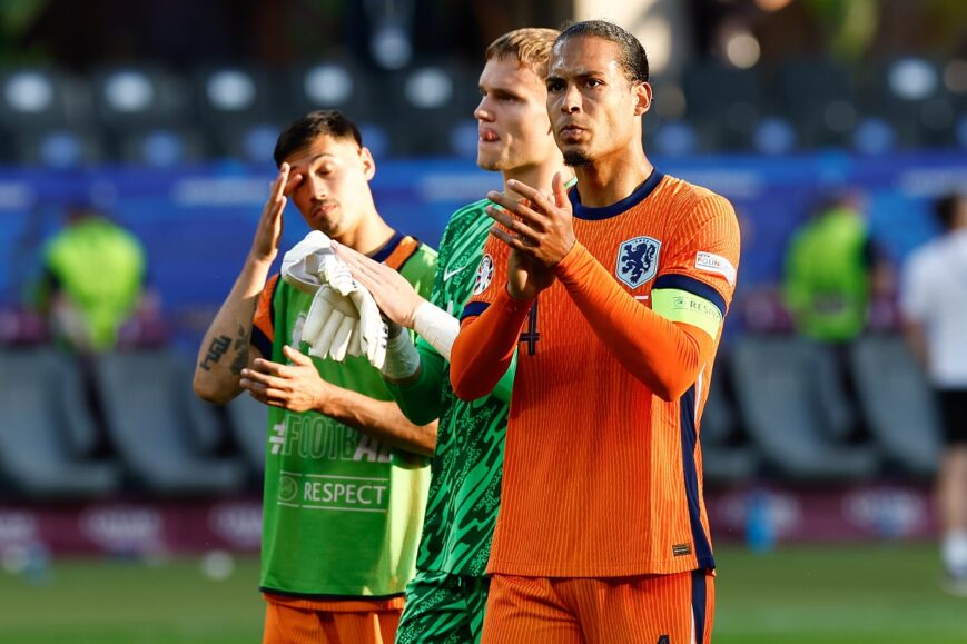 Foto: Oranje en Van Dijk op de vingers getikt: “Begrijp dat niet”