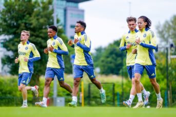 ‘Ajax verslaat PSV en trekt rechtsbuiten aan’