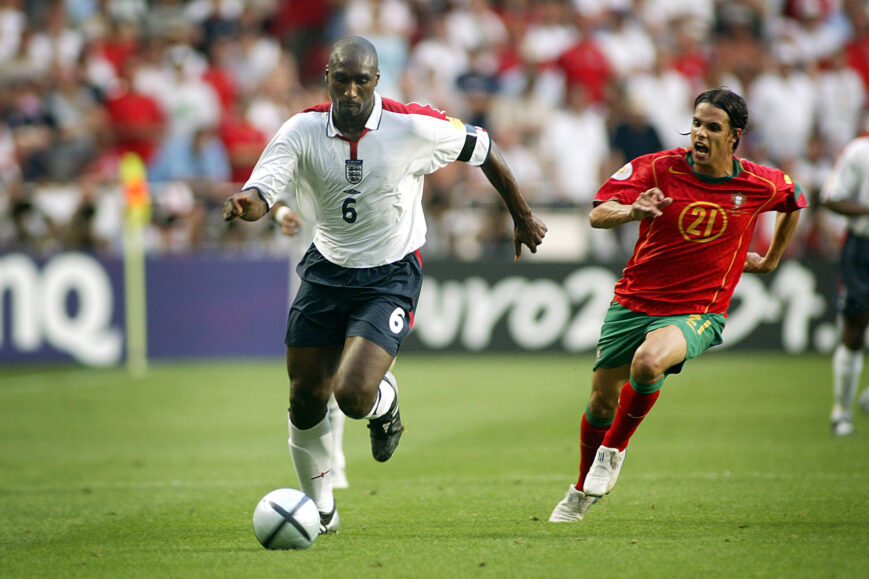 Foto: Sol Campbell bevestigt twijfels over penalty: “Engeland moet geluk accepteren”