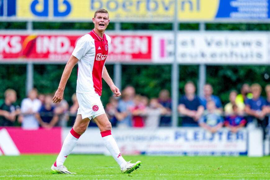 Foto: Dies Janse over stap naar Ajax 1: ‘Hoefde nooit te springen om een bal weg te koppen’