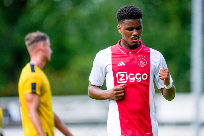 Foto: ‘Bliksemvertrek Jorrel Hato bij Ajax’