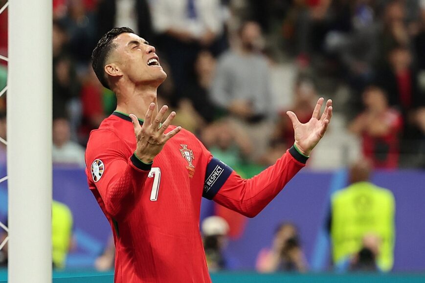 Foto: EK-kijkers woedend op Ronaldo: “Clown!”