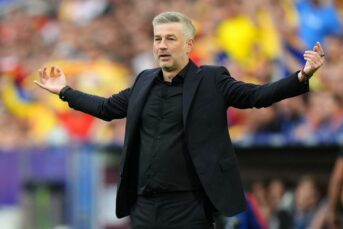 Roemeense bondscoach overweegt exit: ‘Het was niet makkelijk’