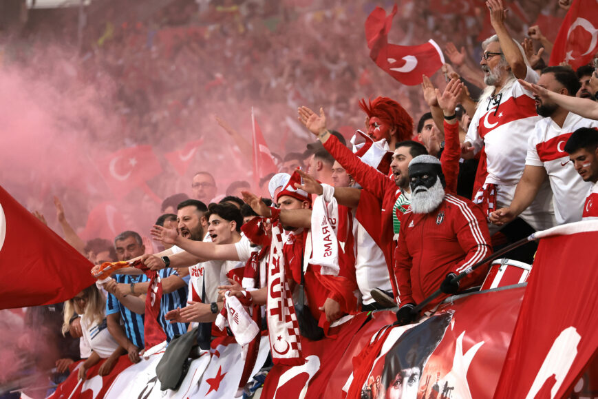 Foto: Vervelende actie Turkse fans bij hotel Oranje