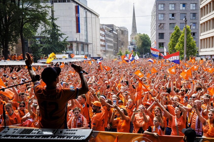 Foto: Oranjemars ook in Dortmund geweldig succes