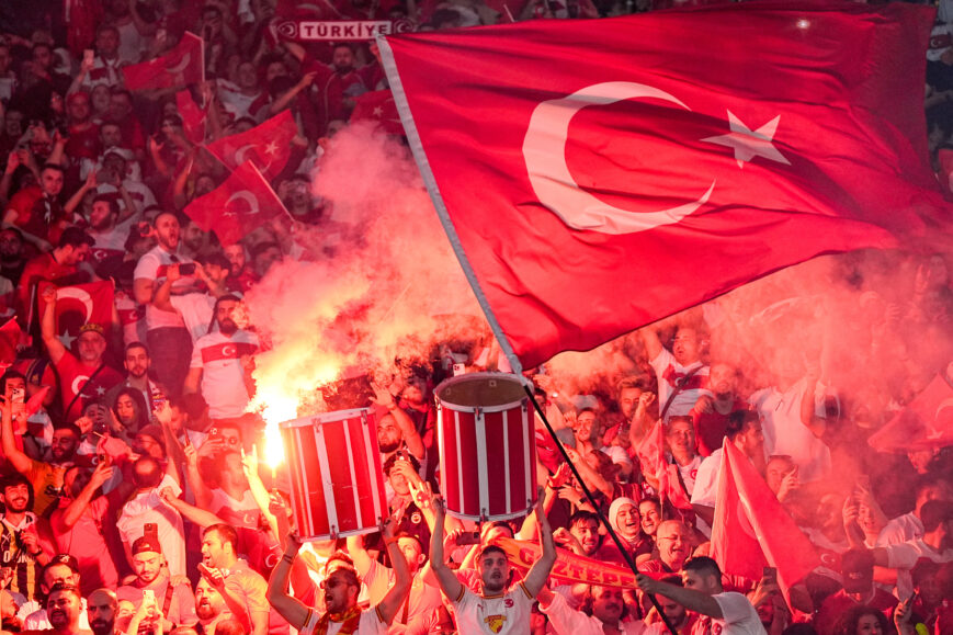 Foto: Duitsers zien ‘schandaal’ bij Oranje-Turkije