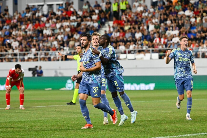 Foto: Ajax schakelt mede dankzij treffer van Traoré Vojvodina uit