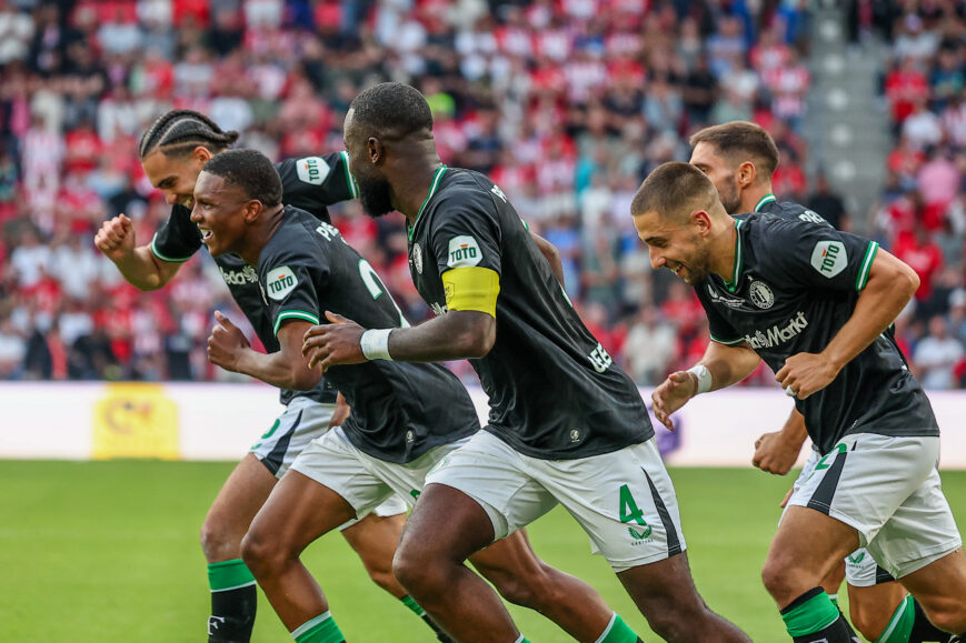 Foto: Opstellingen Feyenoord en Willem II: Priske hakt knopen door