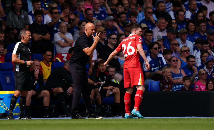 Foto: Nederlandse speler met grond gelijkgemaakt bij Liverpool-debuut Slot