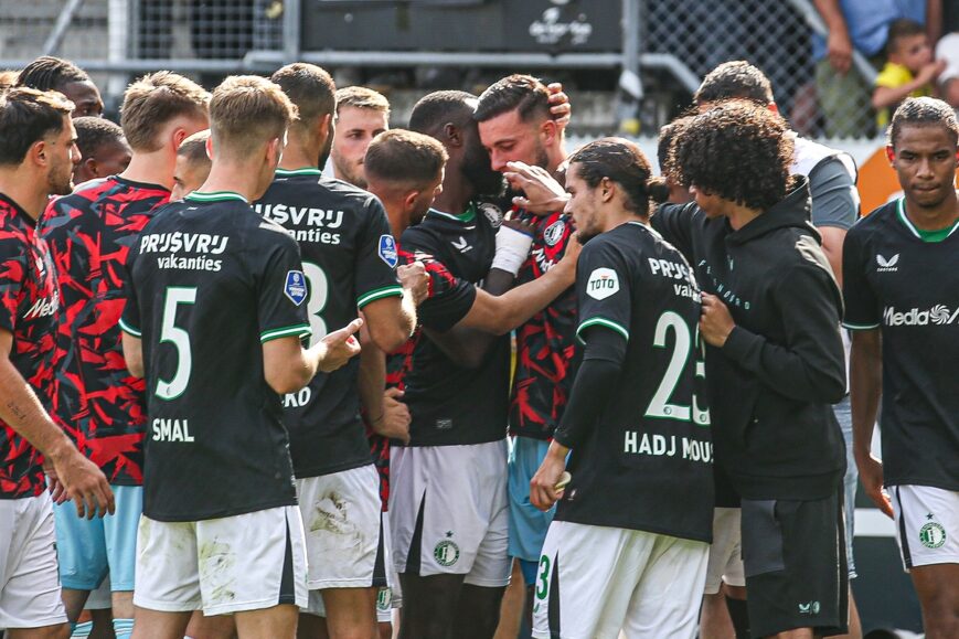 Foto: Drenthe kijkt naar Feyenoord: “Kwalijke zaak”