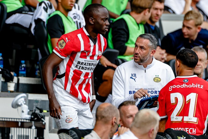 Foto: ‘Teze maakt zich belachelijk bij PSV-afscheid’