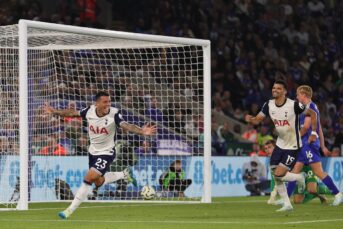 Vardy bezorgt Tottenham meteen tegenslag