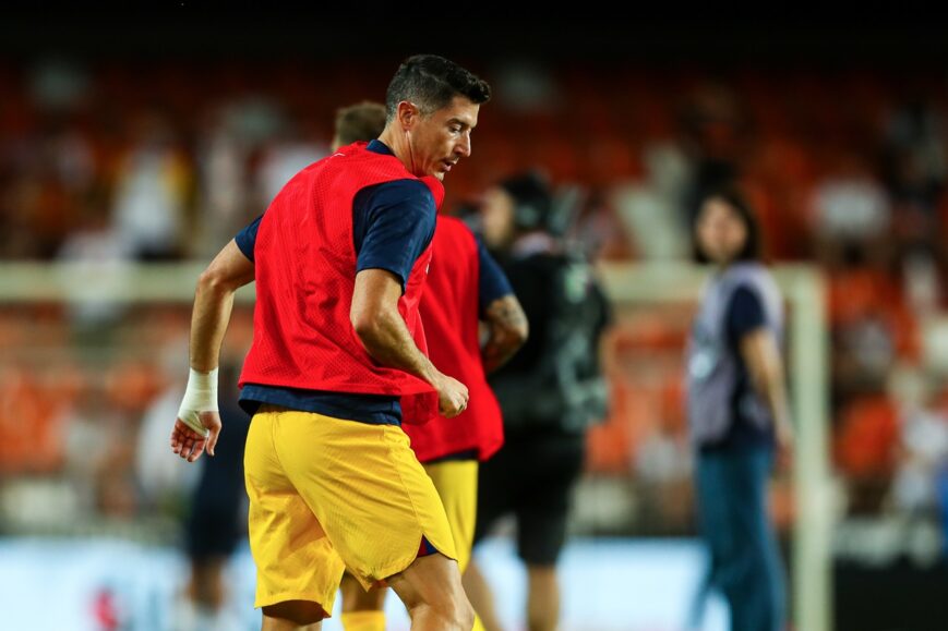 Foto: Hansi Flick debuteert met drie punten dankzij Lewandowski