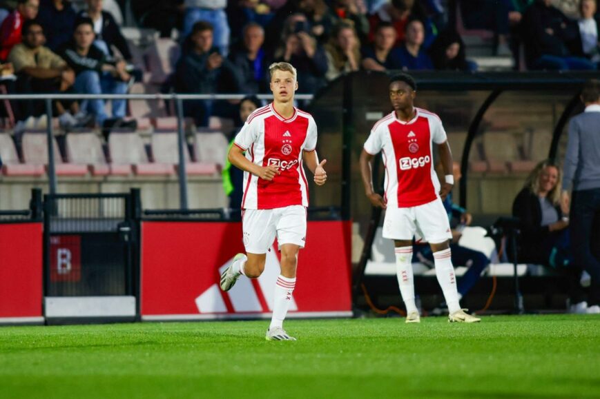 Foto: Ajax doet goede zaken en houdt talent binnenboord