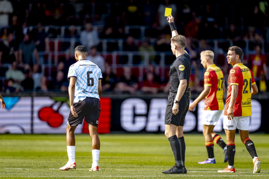 Foto: Rode kaart na 17 minuten nekt RKC in Deventer