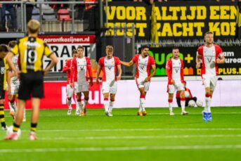 FC Emmen geeft driemaal voorsprong uit handen, Helmond Sport blijft op valreep koploper