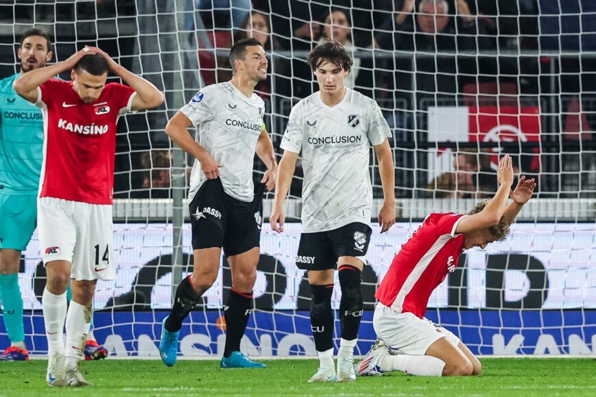 Foto: AZ raakt zicht op PSV kwijt na chaotische nederlaag tegen FC Utrecht