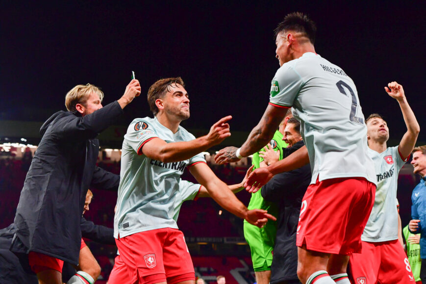 Foto: Twente verbaast ook buiten het veld op Old Trafford: “Niet normaal”