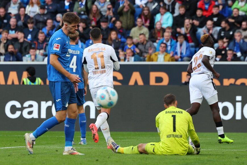 Foto: Openda verpest debuut Geertruida, Leverkusen haalt uit