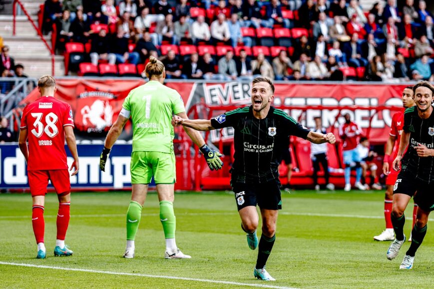 Foto: FC Twente weet niet te winnen van PEC Zwolle