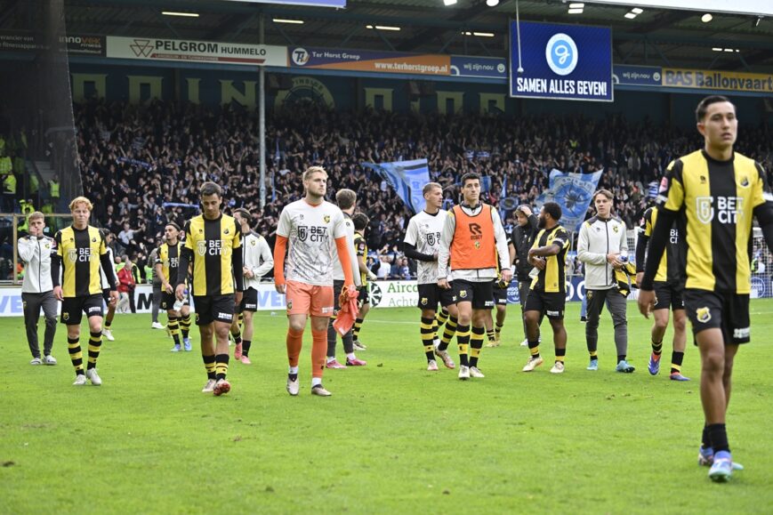 Foto: Paniek onder Vitesse-aanhang: ‘Veel fans onwel geworden’