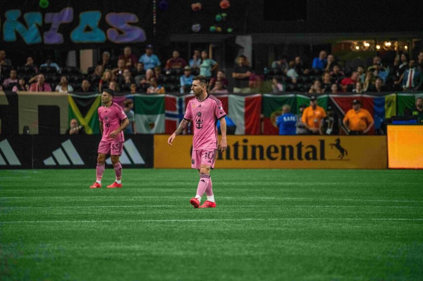 Foto: Messi gaat los tegen MLS-scheids: ‘H**renjong!’