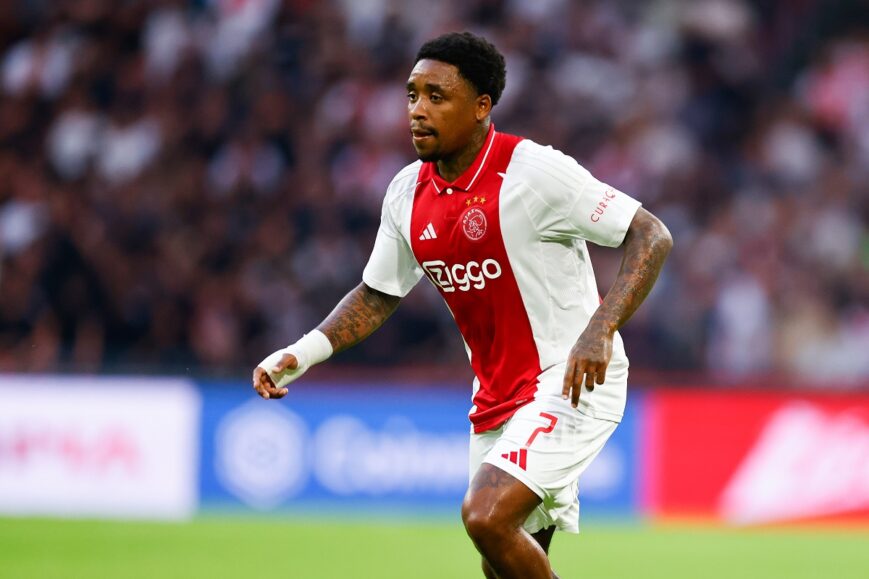 Foto: Bergwijn eert in Saudi-Arabië Abdelhak Nouri