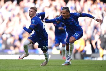 Arsenal boekt zege in thriller, Chelsea wint dankzij 4 goals Palmer