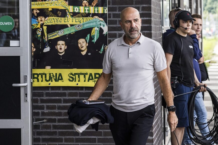 Foto: Peter Bosz gaat los: ‘Zeven of acht PSV’ers’