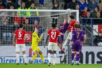 Kramer lacht om bizarre penalty: “Wat doet hij nu?”