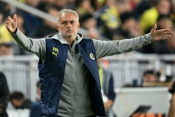 Sarcastische Mourinho loopt leeg na rode kaart