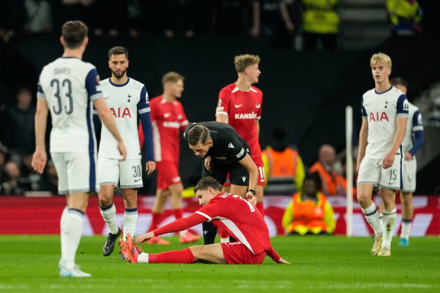 Foto: Zorgen om Van Bommel: “Zelfs een gat in zijn schoen”