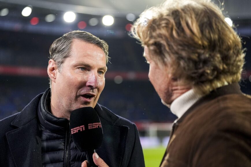 Foto: Ajax-fans maken ‘partijdig’ ESPN met grond gelijk tijdens Klassieker